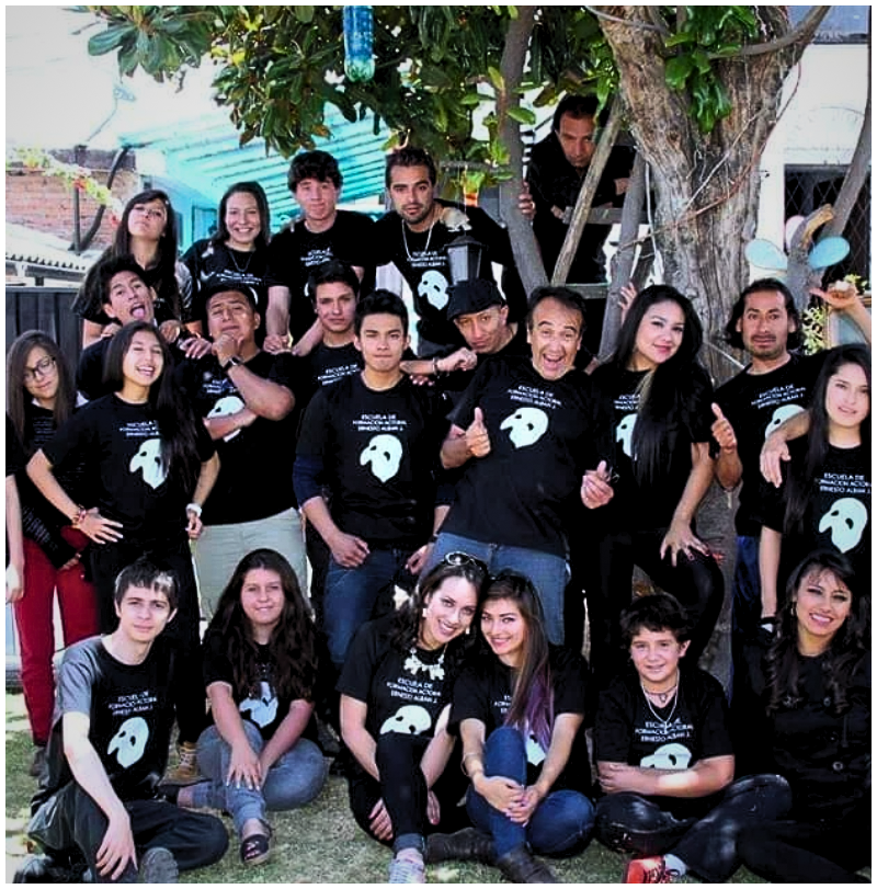 Estudiantes y docentes de la Escuela de Formación de Actores EAJ